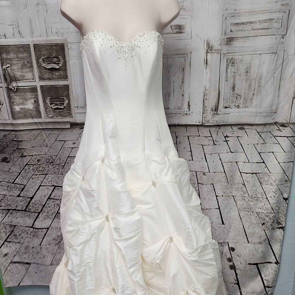 MAGGIE SOTTERO WEDDING DRESS SIZE 4